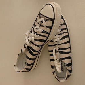 BRAND NEW zebra low converse